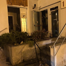 E' caccia ai banditi che hanno fatto esplodere (di nuovo) il bancomat a Buttigliera d'Asti