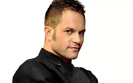 Simone Rugiati domenica al centro commerciale "Nuovo Borgo" di Asti