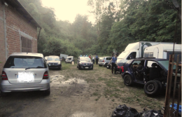 Autodemolitore abusivo in aperta campagna: 4 macedoni denunciati a Castelnuovo Belbo