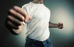 Deceduto il 51enne colpito da un pugno dopo la partita in tv