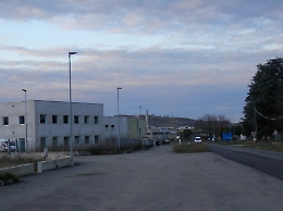 Calamandrana: operaio cade dal tetto del capannone