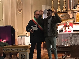 Dusino San Michele: profugo premiato per aver salvato la vita ad un agricoltore