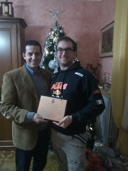 Castelnuovo Belbo: premio all'elettricista del paese autore della "magia del Natale" a casa sua