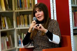 Laura Calosso presenta il nuovo romanzo sul mistero dei ragazzi ritirati