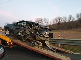 Asti, incidente fra auto e camion in tangenziale