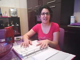 La piccola Stella senza fisioterapia da venti giorni: la protesta della madre