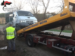 Sinti fermati con la motrice di un camion rubata caricata sul furgone