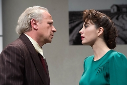 Quel matrimonio finto che svela la vera natura dei personaggi