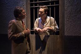 "La scuola delle scimmie", un dialogo tra epoche lontane partendo dalla teoria di Darwin