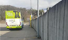 Dalla banchina della stazione di Isola d'Asti la richiesta di una soluzione ai disagi del trasporto pubblico