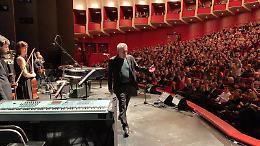 Successo di Paolo Conte al Regio di Torino per i 50 anni di "Azzurro"