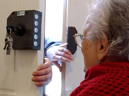 A Quarto un'anziana fa fuggire i falsi tecnici