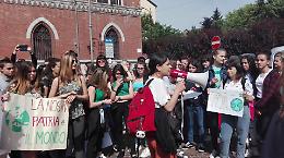 Studenti in corteo contro l'inquinamento globale