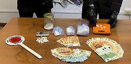 Clienti in taxi e sul trattore a casa dello spacciatore arrestato con mezzo chilo di cocaina