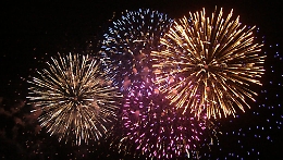 Ad Asti il tradizionale "luned&igrave; dei fuochi" di San Secondo con lo spettacolo pirotecnico sull'acqua