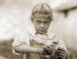 Gli scatti del famoso fotografo Hine sull'infanzia "rubata" in America