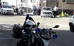 Asti, contromano in corso Matteotti, schianto fra due auto