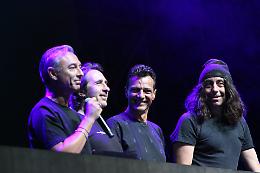 In piazza a ballare la dance degli anni '90 con Deejay Time ed Eiffel 65