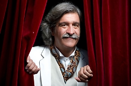 Un "tuffo" nell'atmosfera di Woodstock tra musica e parole