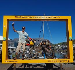 In bici da Castelnuovo Don Bosco al Sudafrica: la storia di Filippo Graglia &egrave; diventata un libro