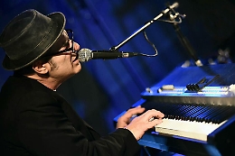 Francesco Baccini in tour stasera a Tonco per festeggiare 30 anni di carriera