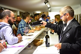 Sabato sera alla Douja d'Or tra turisti e code scorrevoli