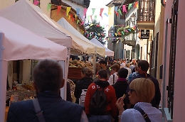 Piea si colora di arancione per rendere omaggio alla zucca