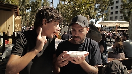 Attesa per lo sketch di Casa Surace al Festival delle Sagre perch&egrave;, in fondo, "La vita &egrave; un saGrificio"