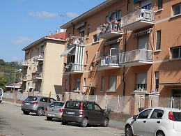 Nizza, l'uomo barricato in casa libera il figlio