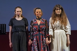 Letture sul tema dell'inquietudine con "Leggermente"