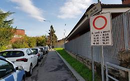 Asti, &laquo;Fate rispettare quel divieto di transito davanti alla scuola Martiri&raquo;