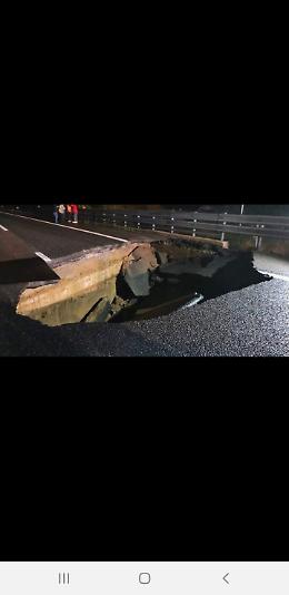 Asti, voragine in autostrada: lavori eseguiti in tempi record, traffico ripristinato