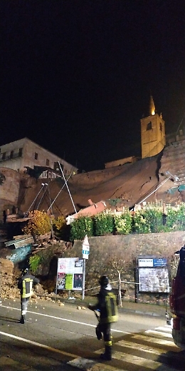 Crollo muro a Moncalvo: sfollata una famiglia