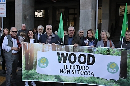 Sit-in davanti alla Provincia per dire no al campo da motocross di Castagnole