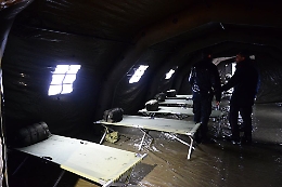 Carabinieri, esercitazione alluvionale (sotto la pioggia)