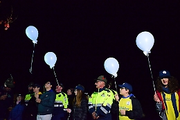 Asti, fiaccole nel buio vicino al fiume per ricordare l'alluvione di 25 anni fa