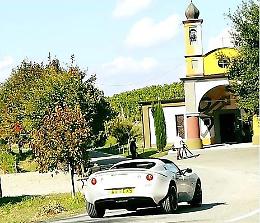 Le immagini di Costigliole, Castagnole Lanze, Coazzolo e Montegrosso su Italia 1 alla trasmissione &ldquo;Drive Up&rdquo;