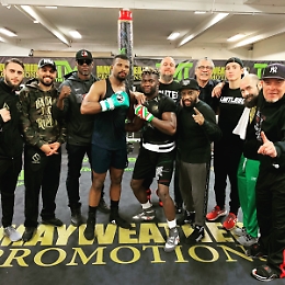 "El Chapo" Oliha fa "sparring" col campione del mondo Jack Badou