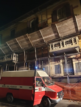 Asti, senzatetto muore in un incendio nella palazzina ufficiali dell'ex caserma