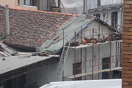 Asti, il muratore &egrave; scivolato dal tetto a causa della brina sui coppi