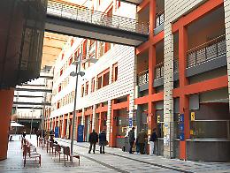 Coronavirus, l'ospedale sospende sabato i prelievi del sangue e impone nuove regole per le visite dei parenti ai ricoverati