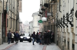 Asti: &laquo;Fermate quei turisti che disturbano le auto&raquo;