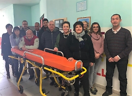 La solidariet&agrave; &egrave; una barella per l'alunno disabile