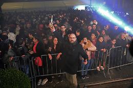 Asti: festa in piazza per dare il primo abbraccio al 2020