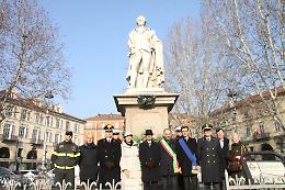 Corona di alloro e letture degli studenti per omaggiare Vittorio Alfieri