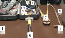 Refrancore, coppia bloccata dai carabinieri con martelli, tronchesi e flessibile in auto