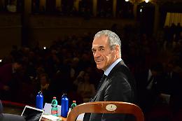 Asti: grande successo per l&rsquo;incontro con il professor Carlo Cottarelli