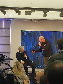 Sanremo: Massimo Cotto "conduce" la conferenza stampa di Morgan dopo l'espulsione dal Festival del cantante