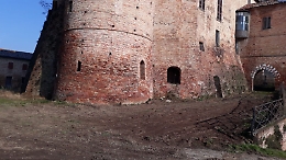 Frinco, a 6 anni dal crollo del muro del castello partono i lavori