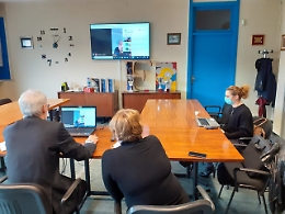 "Lezioni ed esperimenti scientifici on line, ma attenzione alle valutazioni degli studenti"